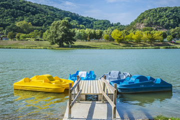 Se promener sur l’eau en louant des pédalos à Casteljaloux